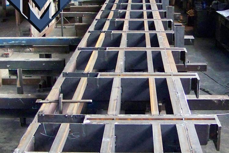 Forma stalowa uniwersalna do produkcji prefabrykatów betonowych slupów i belek INMET Konstrukcje