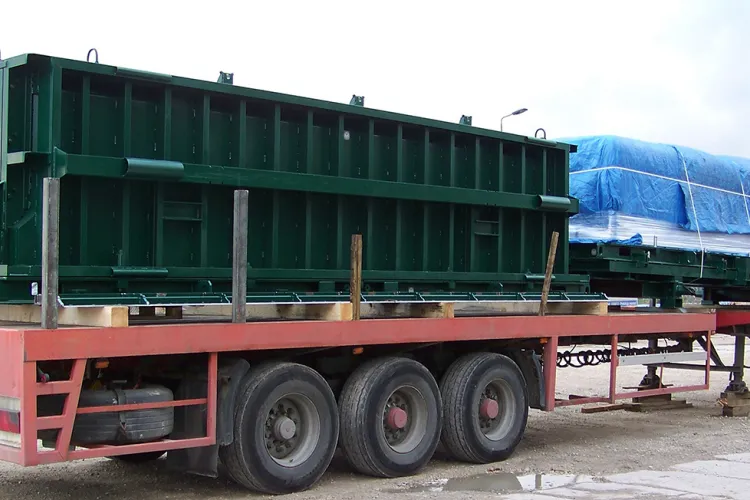 Konstrukcja stalowa formy do produkcji polimer-betonowych wanien elektrolitycznych INMET Konstrukcje
